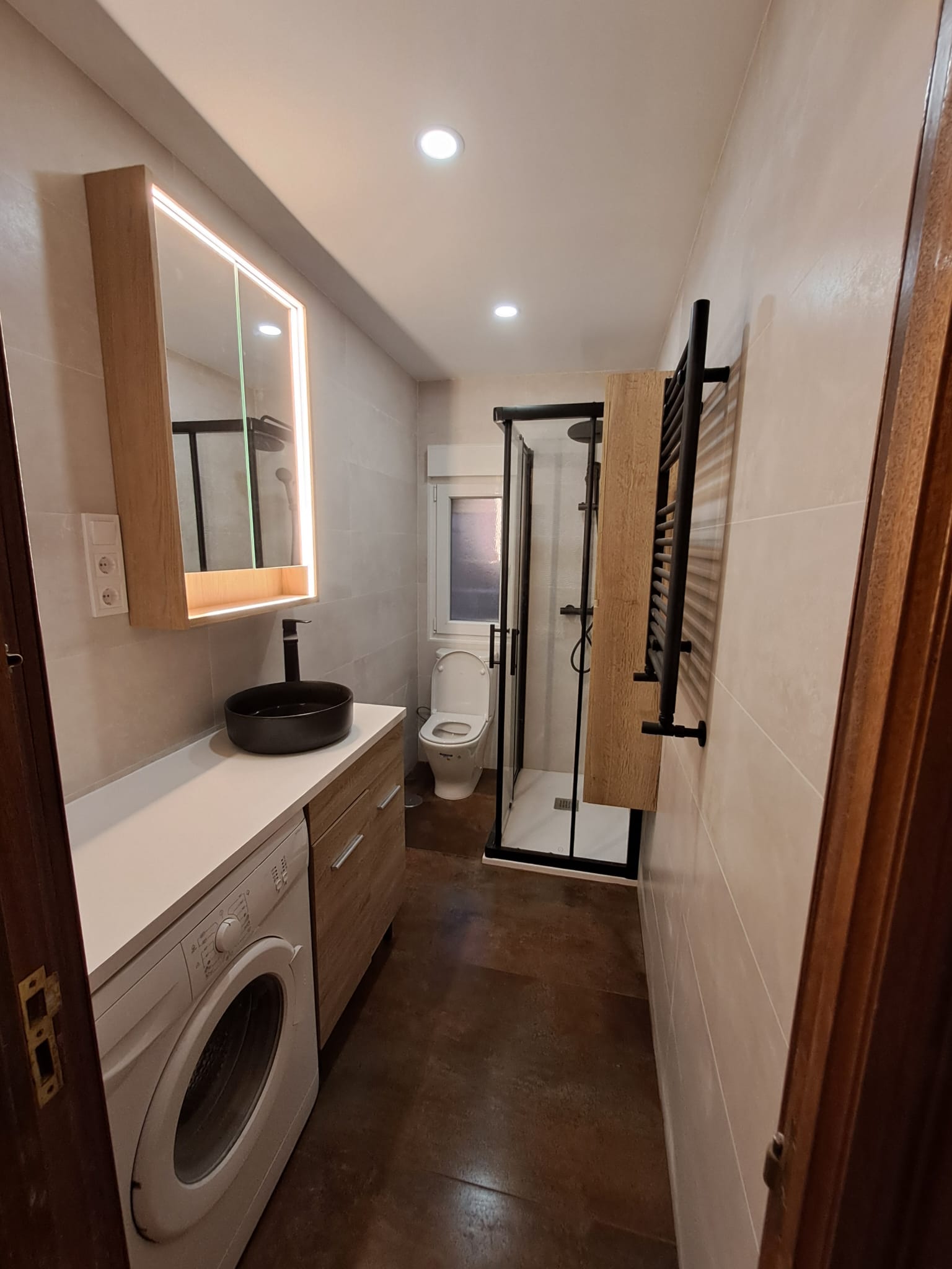 foto del despues de reformar un baño pequeño